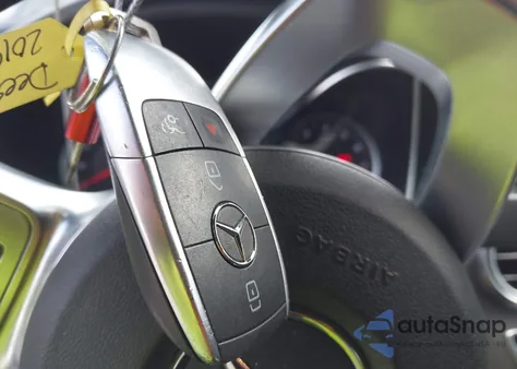 2019 Mercedes-Benz C 300 4Matic z USA, uszkodzony, nr VIN WDDWJ8EB6KF843917